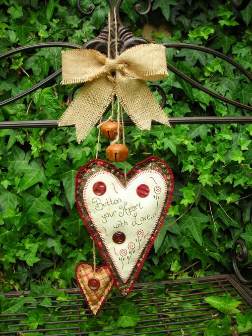 The Rivendale Collection-Button Your Heart Wall Hanging Pattern