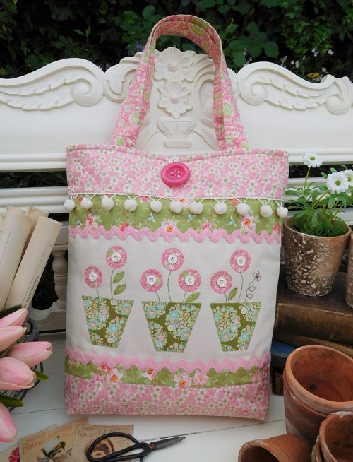 The Rivendale Collection-Potted Bumble Bee Bag Pattern