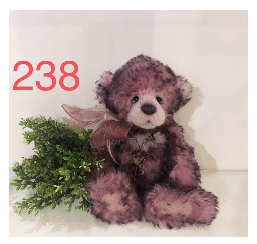 Isabelle Charlie Bear Lilliput 2024 - Image 3